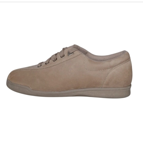 Cobbie Cuddlers Memo Tech Leather Sneakers Normcore Neutral Coastal Nurse 7 - Picture 3 of 9